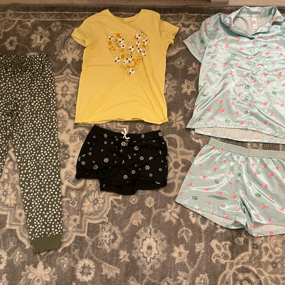 Clear Out! Girls pajama combo clear out. 8 piece clear out.